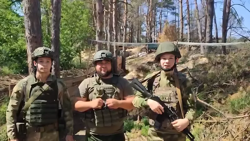 Бойцы СВО из Оренбуржья поздравили ветеранов ВОВ с Днем Победы