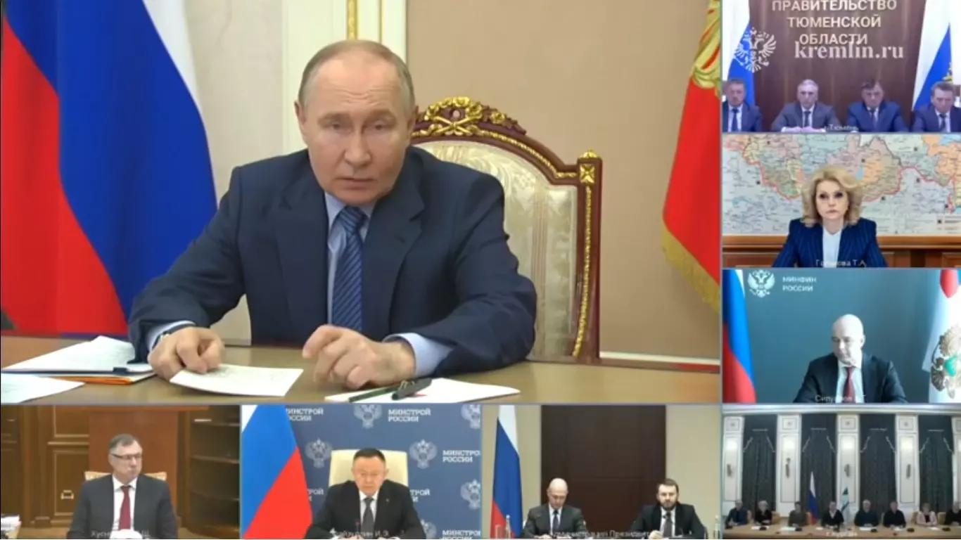 Владимир Путин проводит совещание по вопросам ликвидации последствий паводков в Оренбургской, Курганской и Тюменской областях